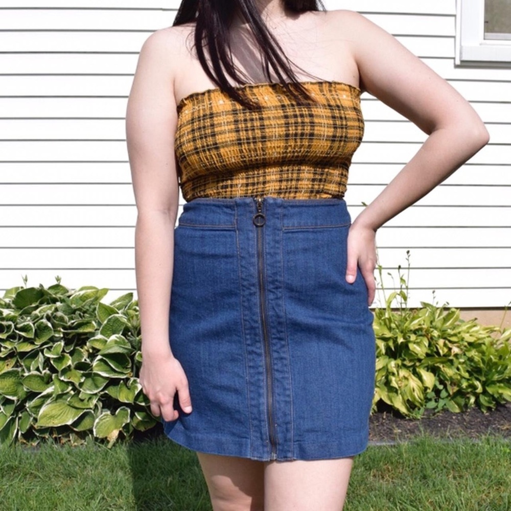 High waisted dark wash denim skirt zip upwith o-ring gold zipper // size: 8